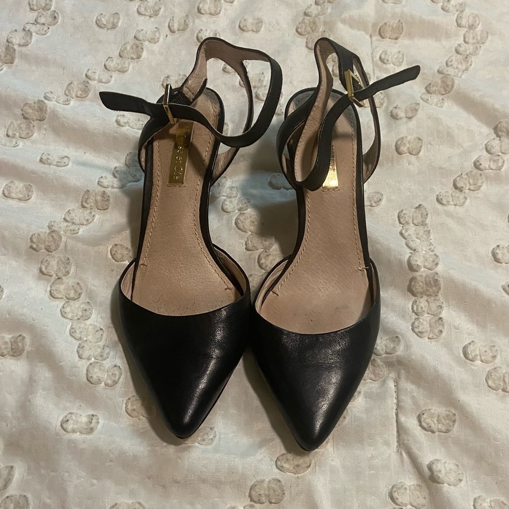 black heels•